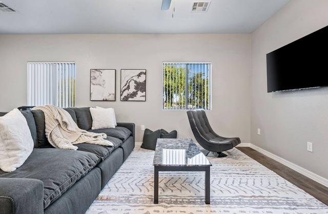TSMC - 2 Bedroom 2 Bath w/ Pool and Gym #2003