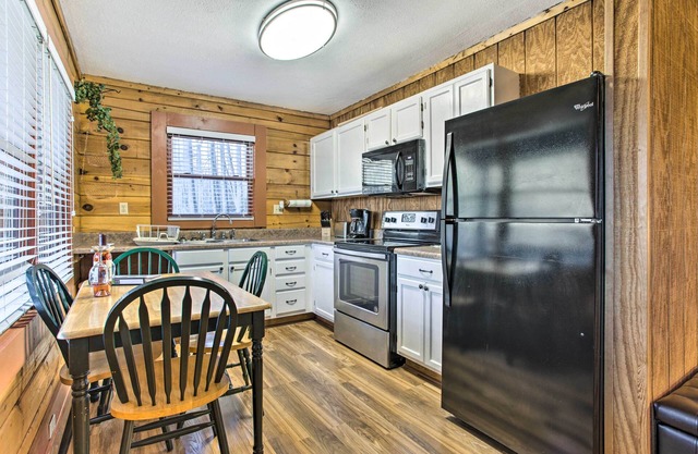 ¡NUEVO! Cabaña 'Turkey Creek Cove' en Clyde w / Fire Pit