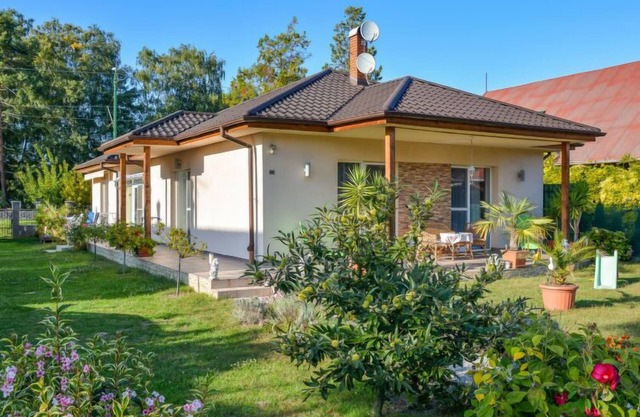 Twin front by Interhome
