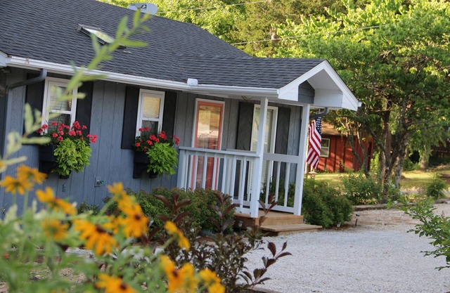Twin Pines Shanty, Se aceptan mascotas. Duerme 6. Vista al lago. Wi-Fi gratis