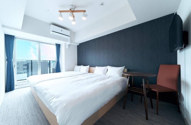 Twin Room in Osaka City Center Shinsaibashi / Osaka Ōsaka