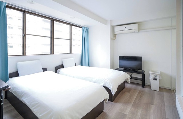 Twin room with private bathroom 2 minutes from th - Double twin room / Osaka Ōsaka