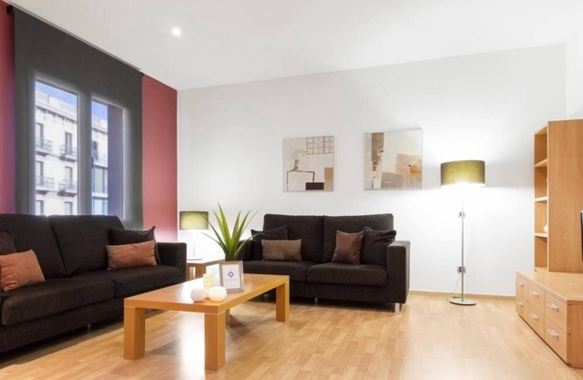 Apartamento de 2 habitaciones muy céntrico a pasos de Plaza Catalunya y Ramblas.