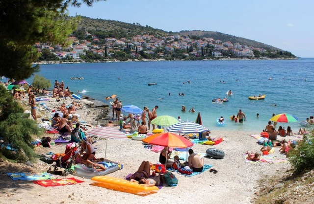 Two bedroom apartment with balcony and sea view Mavarstica, Ciovo (A-18882-a)