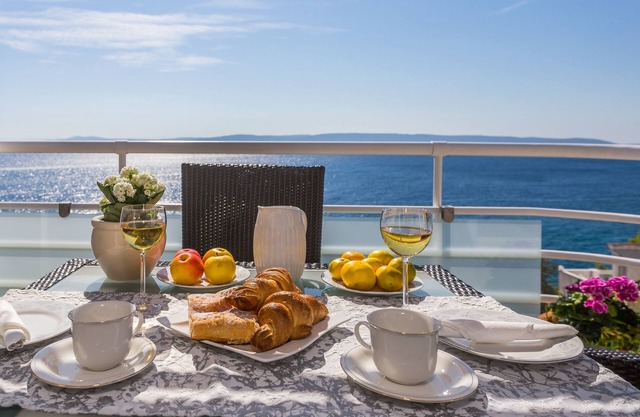 Apartamento para dos personas con terraza y vista al mar Rastici, Ciovo (A-1084-b)