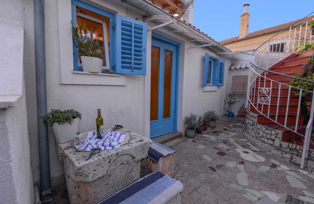 Apartamento para dos personas con una terraza Veli Losinj, Losinj (A-7959-c)