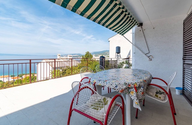 Apartamento para dos personas con terraza y vista al mar Klenovica, Novi Vinodolski (A-5530-a)