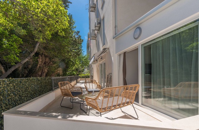 Two bedroom apartment with terrace Makarska (A-19134-f)
