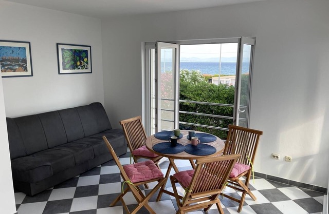 Two bedroom apartment near beach Mirca, Brač (A-24865-a)