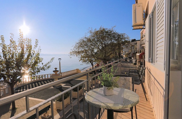 Apartamento para dos personas en la playa Podgora, Makarska (A-2657-a)
