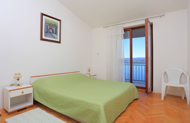 Apartamento para dos personas con terraza y vista al mar Mimice, Omis (A-18148-a)