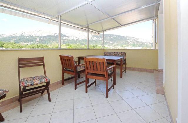 Apartamento para dos personas con terraza y vista al mar Baska, Krk (A-18807-b)