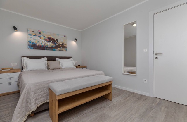 Apartamento para dos personas con terraza y vista al mar Mimice, Omis (A-2754-a)