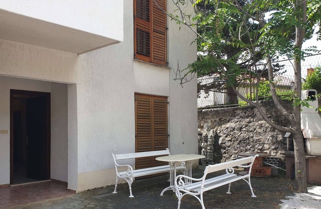 Apartamento para dos personas con terraza y vista al mar Selce, Crikvenica (A-23193-a)