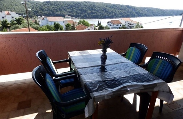 Apartamento para dos personas con terraza y vista al mar Kampor, Rab (A-15144-a)