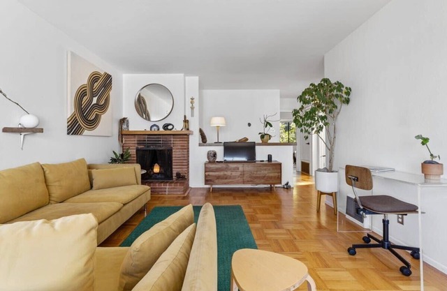 Two Bedroom Home Near the Freeway for Easy Access