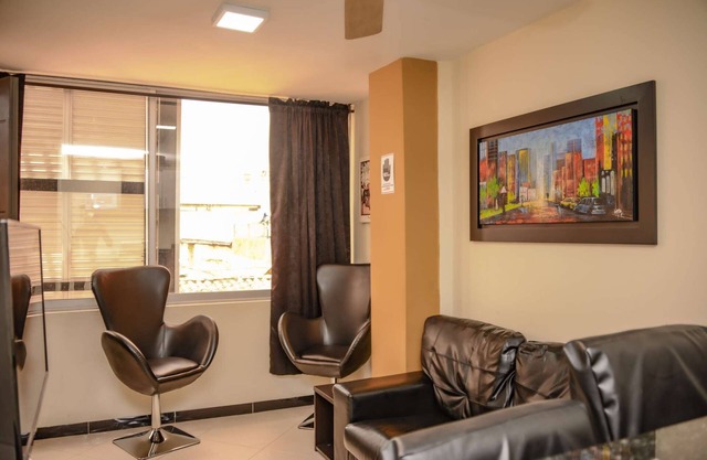Two Bedroom Hot Tub AC security 5 blocks 2 Lleras