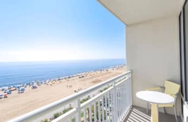 Two Bedroom, Ocean Front, Luxury Condo, Virginia Beach, VA 3990006