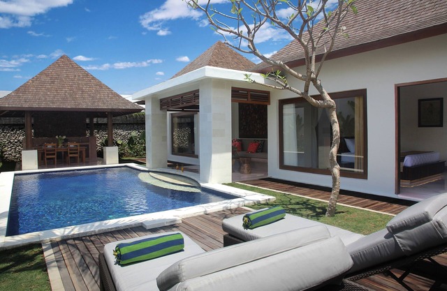 2BR SLEEPS 4, SEMINYAK CERCA DE PLAYA WIFI GRATIS