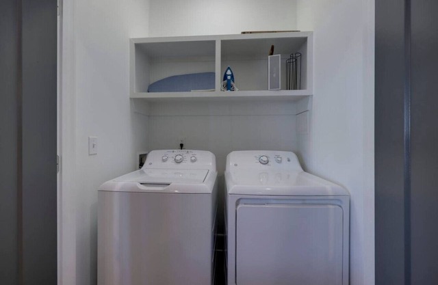 Two Elegant Townhomes - Perfect for Large Groups