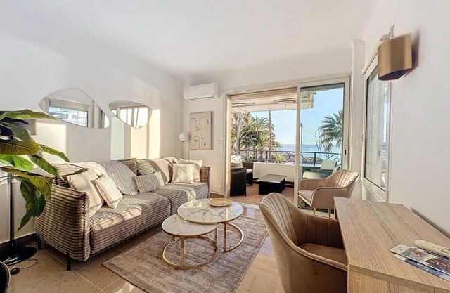 Two en-suite bedroom apartment on La Croisette - Sea view