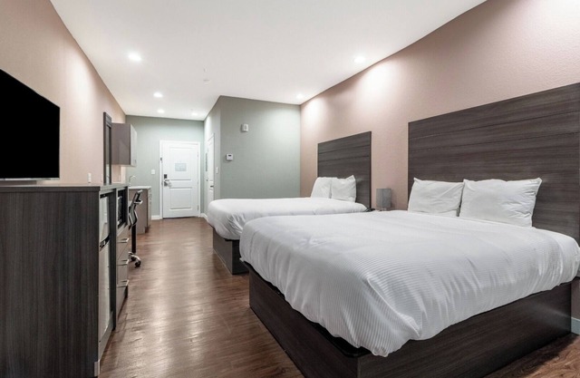 Two Queen Bed, Scottish Inns, Guest Laundry, Near The Galleria, Free Parking