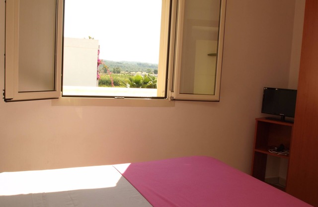 Ático de dos habitaciones con vistas a solo 100 metros de la playa de Torre Mozza.