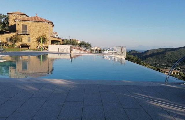 Cortijo típico de Cilenta con piscina a 3.5 km del mar: alojamiento en Malachite