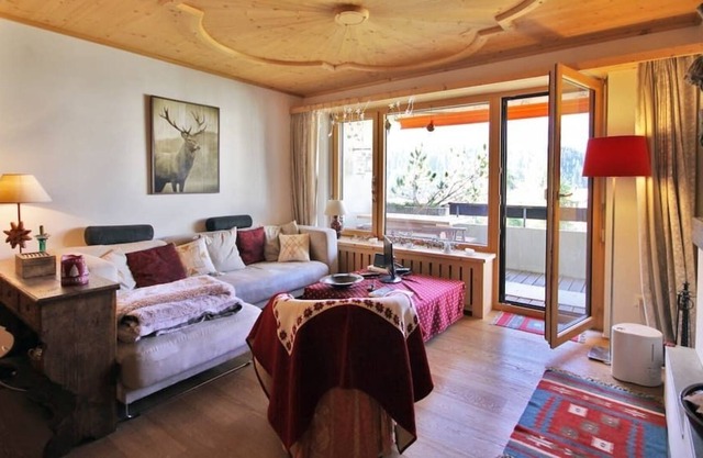 Casa típica Engadina en un cómodo apartamento con piscina