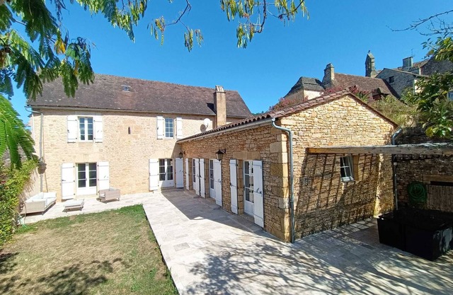 Typical house with swimming pool near Sarlat