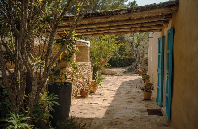 Casa típica pagesa de Formentera con amplio porche y jardín