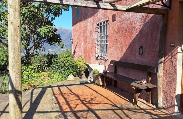 Casa rústica "Casina Rossa" en las colinas.