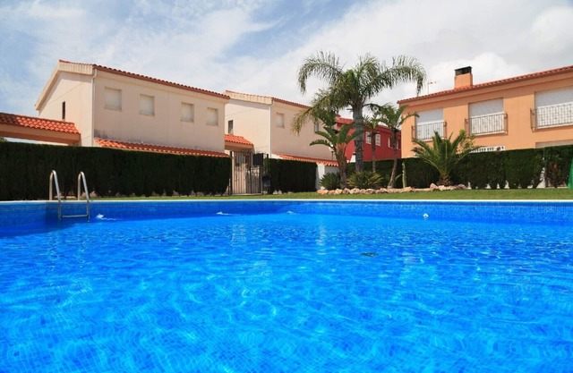 UHC CASA L'ESCALA · FAMILIAR· ZONA TRANQUILA · PISCINA COMUNITARIA