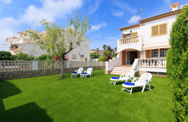 UHC CASA MISTRAL · Gran Jardín Privado con BBQ · 50m Playa Cristal
