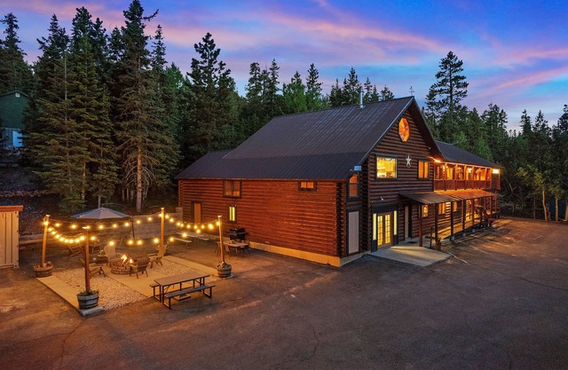 Ultimate Group Escape: Lodge in Duck Creek Village