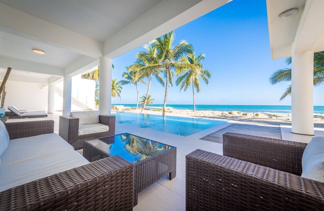 Ultra moderno frente a la playa Villa