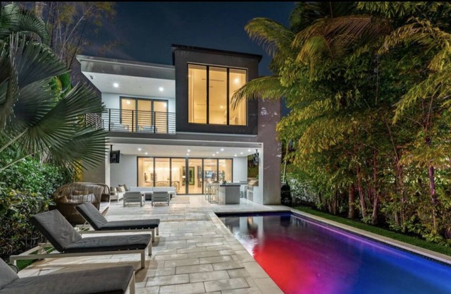 Ultra Modern Waterfront Oasis with Infinity Pool, steps from Las Olas Blvd