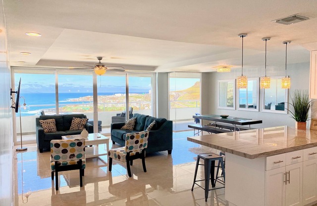 NUEVO CONDO FRENTE AL MAR ... MINAS DEL CENTRO DE ROSARITO Y SEGUNDOS A UNA PLAYA ARENA