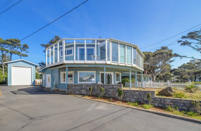 Única casa espaciosa, con jacuzzi privado, sala de juegos y excelentes vistas al mar