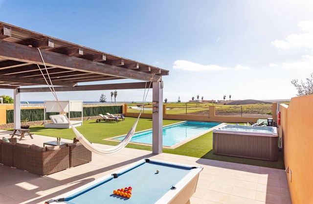 Villa familiar única. Jacuzzi, increíbles vistas, piscina climatizada , A/C