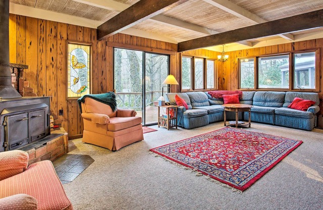 ¡NUEVO! Unique Mtn Cottage w / Views & Resort Access