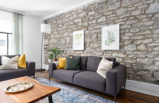 Unique, Old, Montreal, Parking & Patio 10 Guests
