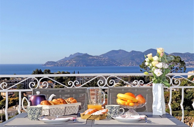 UBICACIÓN ÚNICA CON UNA VISTA DE DREAMLOOKING DE CANNES BAY