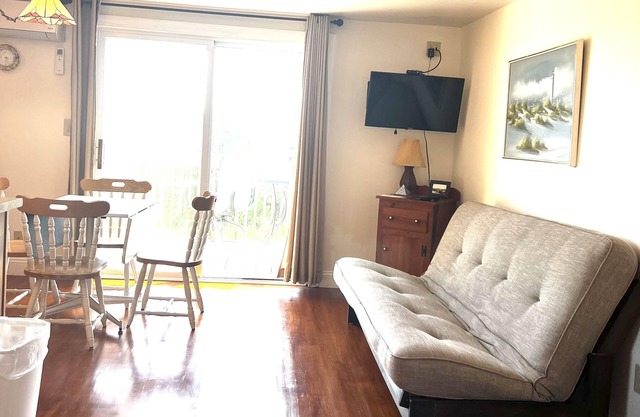 Unidad # 12 - 2do piso - Estudio de eficiencia, terraza privada con vista de agua distante