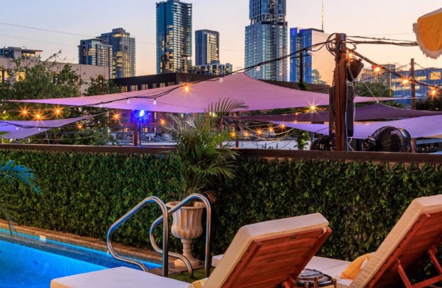 Inn Cahoots: Hotel de suites en Hip East 6th Street. Perfecto para viajes en grupo!