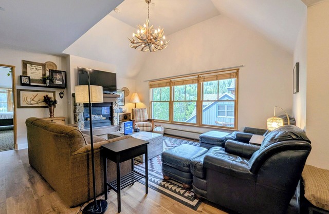 Jack Pine 8007 Dos camas grandes, a pie de pendientes, WIFI GRATUITO, vistas de River Run By SummitCove Lodging
