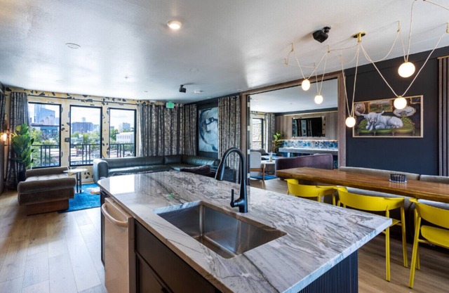 Absolutamente maravilloso, 8 BDRM - 22 camas - Gran vista con terraza en la azotea y piscina