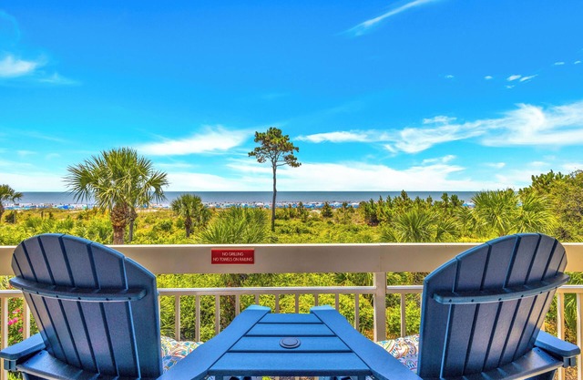 Unobstructed Oceanfront 1 bedroom condo with King size bed!