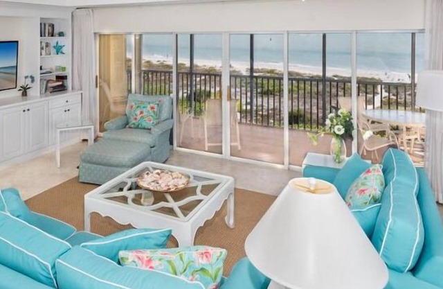 Vistas directas al Golfo sin paralelo desde esta unidad elegante, espaciosa, en el último piso