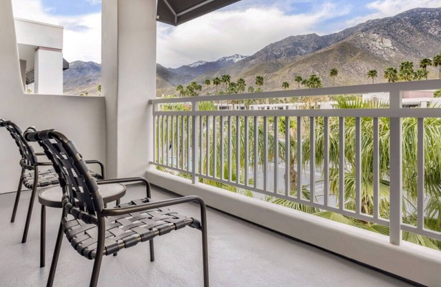 Unwind and Explore | Your Palm Springs Retreat! Gorgeous 4 Suite | Outdoor Pool
